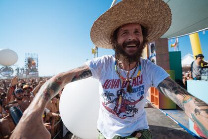 Jovanotti scatenato al Jova Beach Party 1