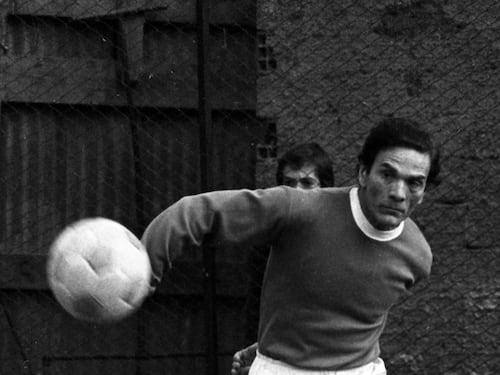 Le foto inedite che raccontano la passione calcistica di Pasolini