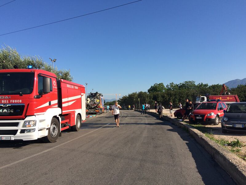 Balle di rifiuti a fuoco: maxi incendio in un'azienda  3