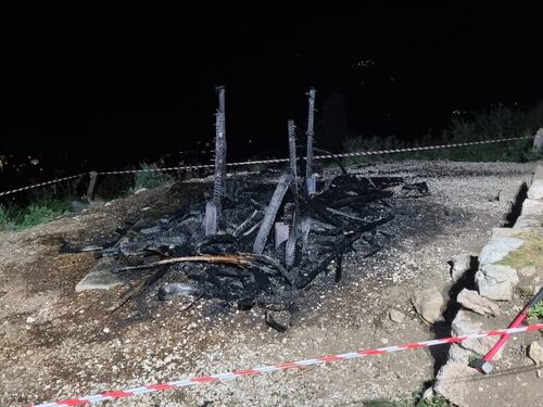 A fuoco il Drago di Vaia, distrutta l'opera sull'Alpe Cimbra: non si esclude la pista dolosa