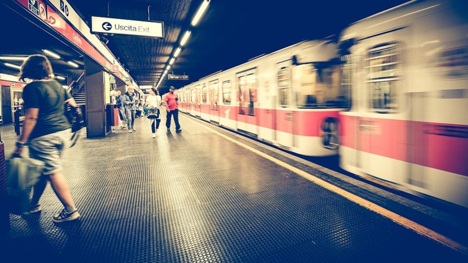In Comune polemiche sulle frenate della metro