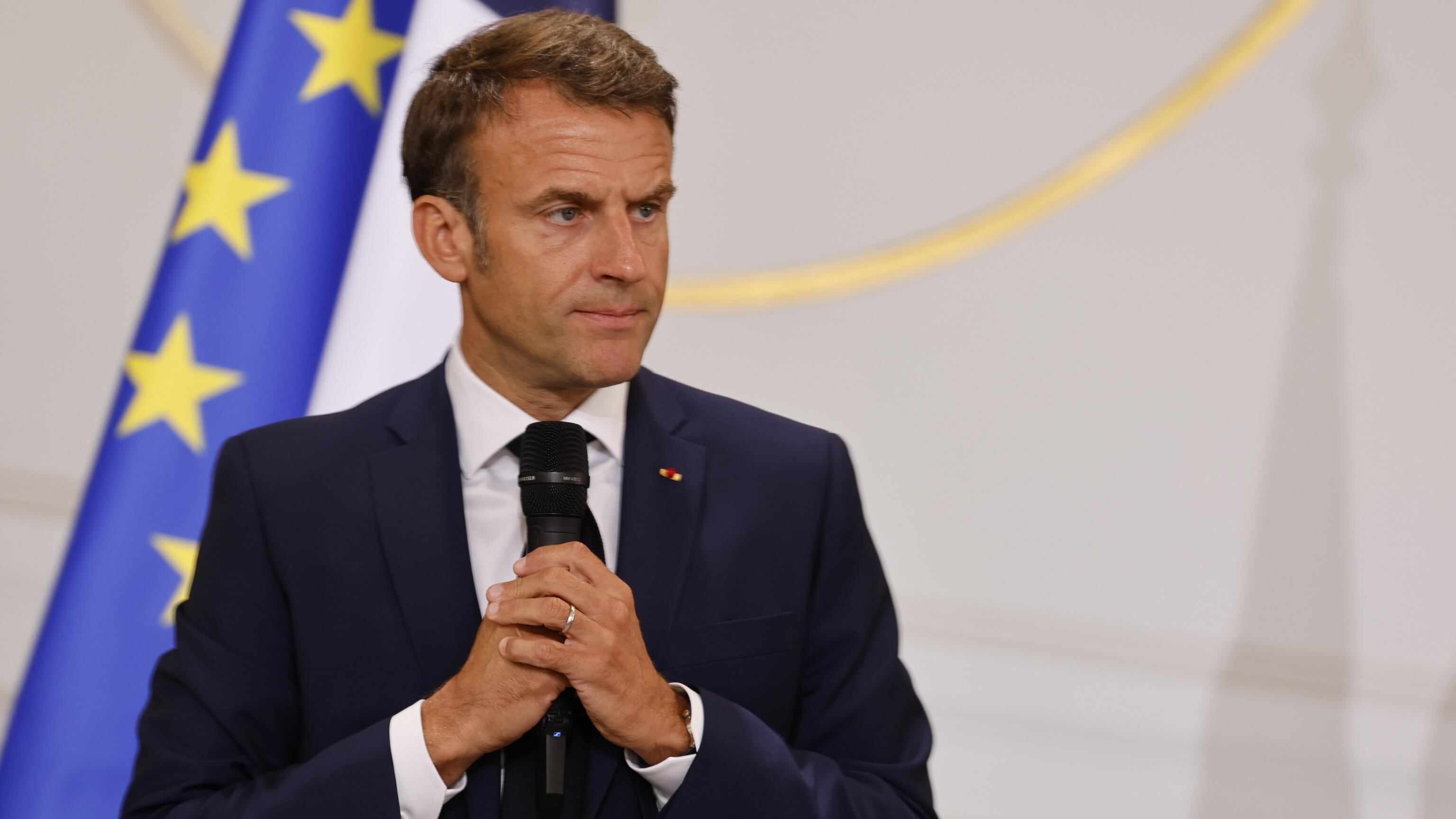 Macron vuole la legge d'emergenza: cosa cambia in Francia