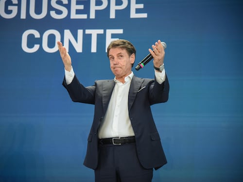 Il disco rotto di Conte: “Solo uno sconticino”. Ma la realtà è un’altra