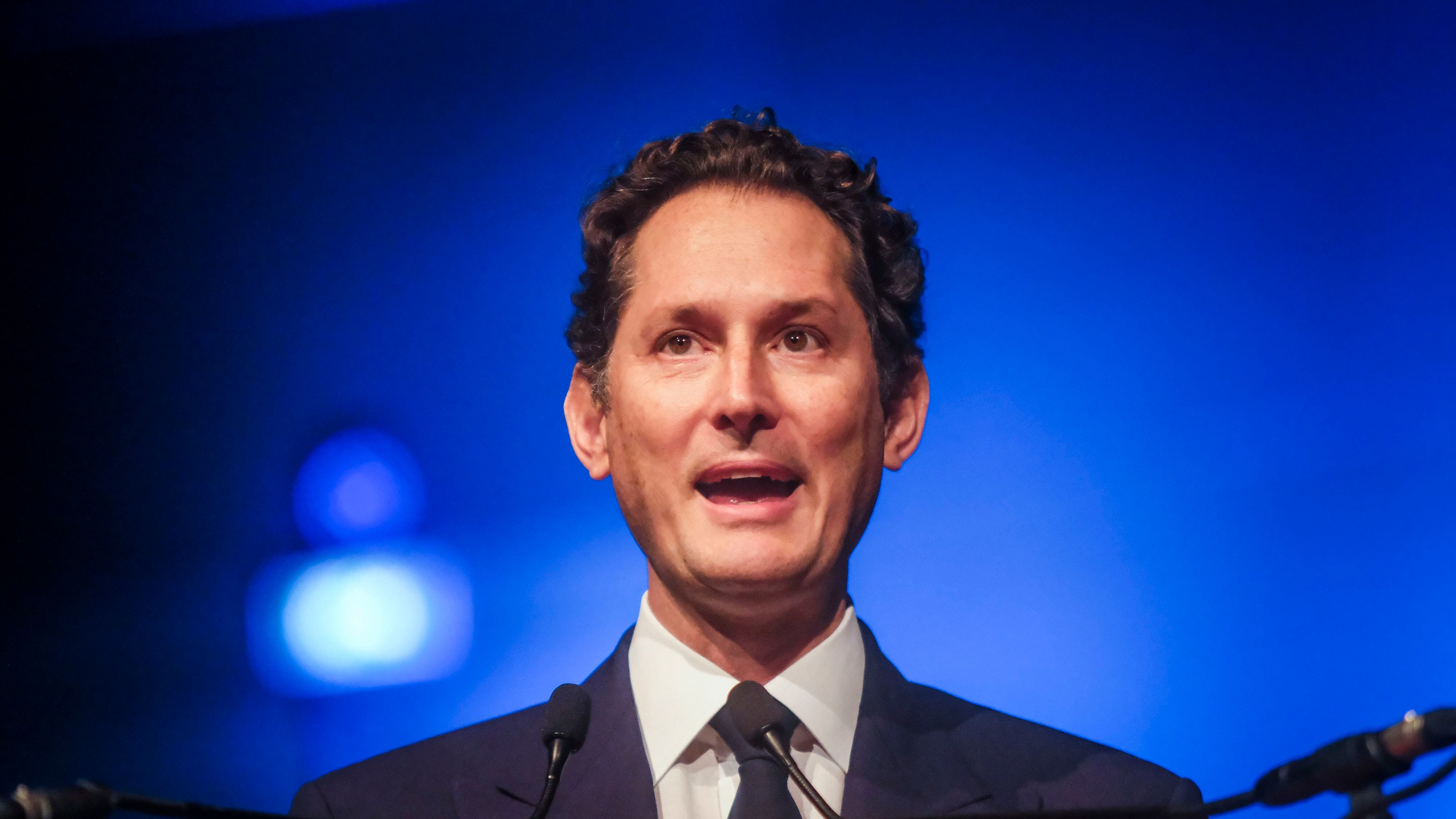 Meloni inchioda Elkann: "Calpesta il Parlamento"