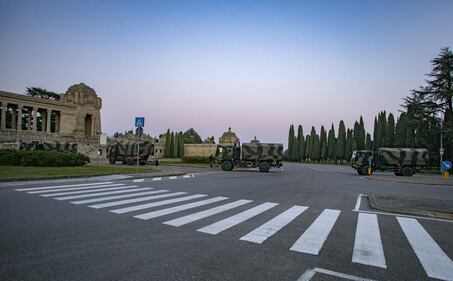 Per spostare le salme dal cimitero di Bergamo arriva l'esercito 2