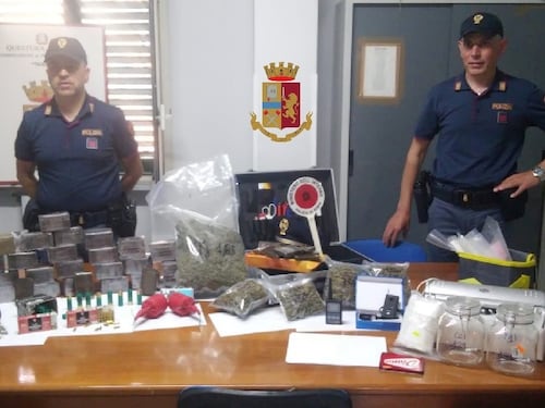 Droga e munizioni nel garage, 29enne ai domiciliari