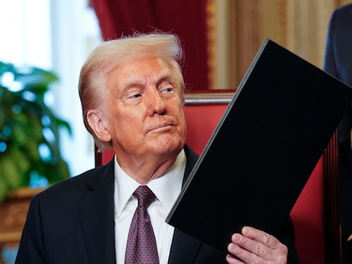 Una legge del 1798 contro i migranti: ecco "l'opzione nucleare" di Trump
