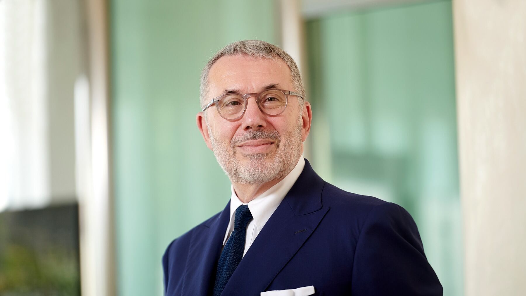 Intesa apre allo shopping per crescere all'estero