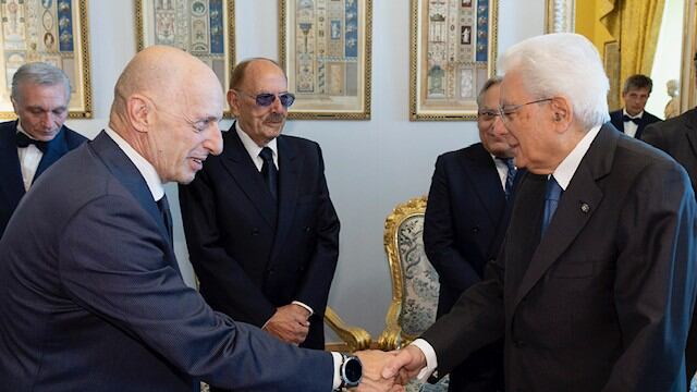 Il "Giornale" ospite del Quirinale. Mattarella: "Il quotidiano garanzia di notizie certificate"
