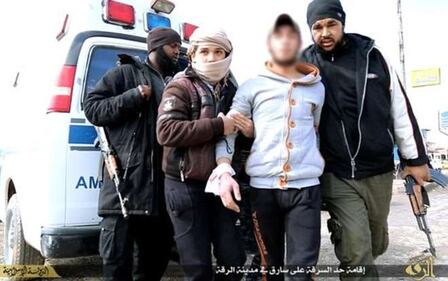 Isis, i jihadisti amputano la mano a un ladro 4
