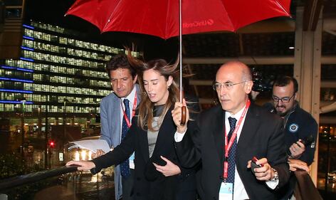 La Boschi con l'ombrellino rosso 10