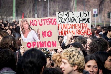 Il corteo "femminista" dell'8 marzo tra slogan e vandalismo 3