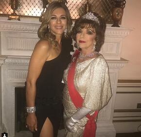 Liz Hurley bollente in costume 7