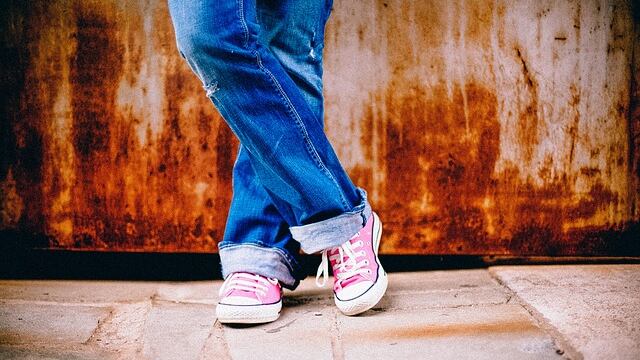 Madre fa sesso con minorenne dopo averlo drogato