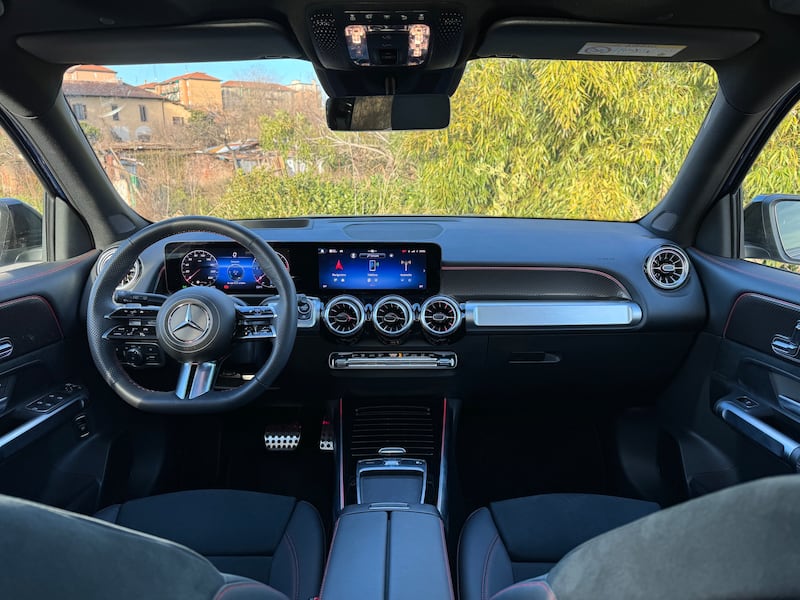 Mercedes GLB 2024: guarda la gallery del suv tedesco premium 16