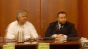 Nel 2007 il comico appoggiò la lotta al piano rifiuti
