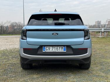 Ford Explorer EV: guarda la gallery del nuovo SUV americano 9