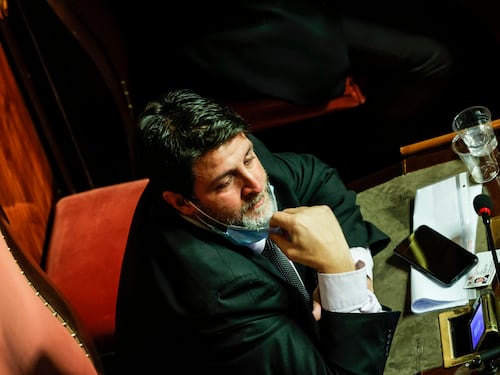 Le mani della sinistra sui 12 eletti all'estero "Sistema farraginoso, colpa della Farnesina"