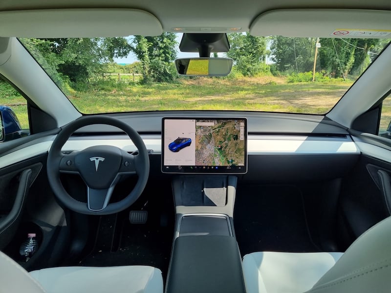 Tesla Model Y RWD 2023, guarda la galleria fotografica 14