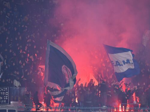 Napoli, accende fumogeno allo stadio: denunciato