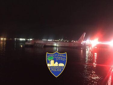 Usa, Boeing atterra in un fiume della Florida 2