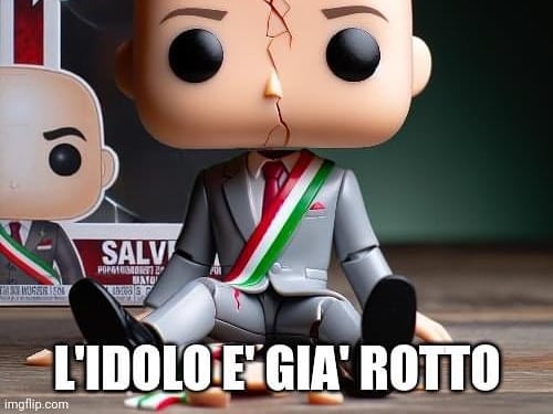 "Pupazzo" del sindaco con la testa rotta: l'attacco choc della coalizione grillina
