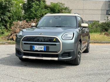 MINI Countryman SE ALL4: guarda la gallery del crossover elettrico da 313 CV 3