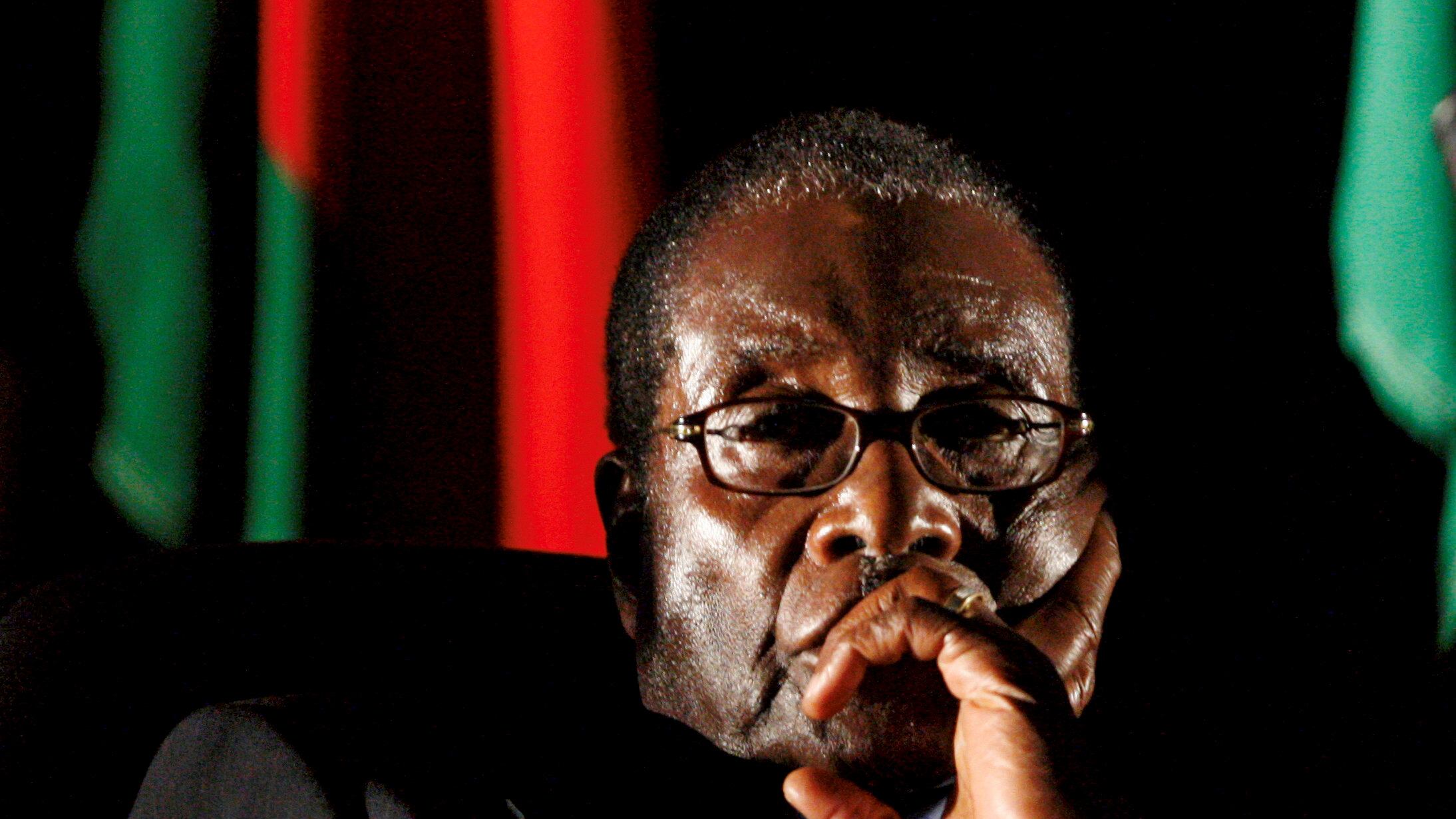 L'ultimo colpo di Mugabe: va in tv ma non si dimette