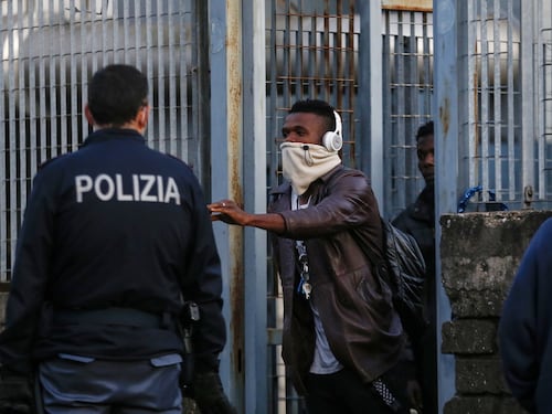 La Sicilia in balia degli sbarchi. Il governo vuole accogliere tutti