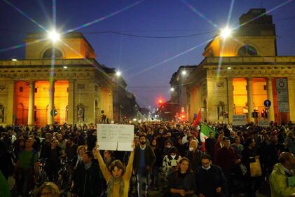 Corteo no Green pass a Milano 10