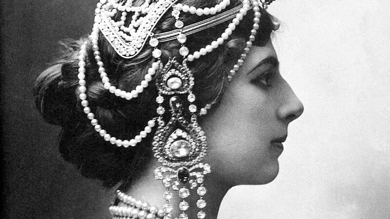 La spia leggendaria e lo scrittore maledetto. Ecco gli amori segreti di Mata Hari e Céline