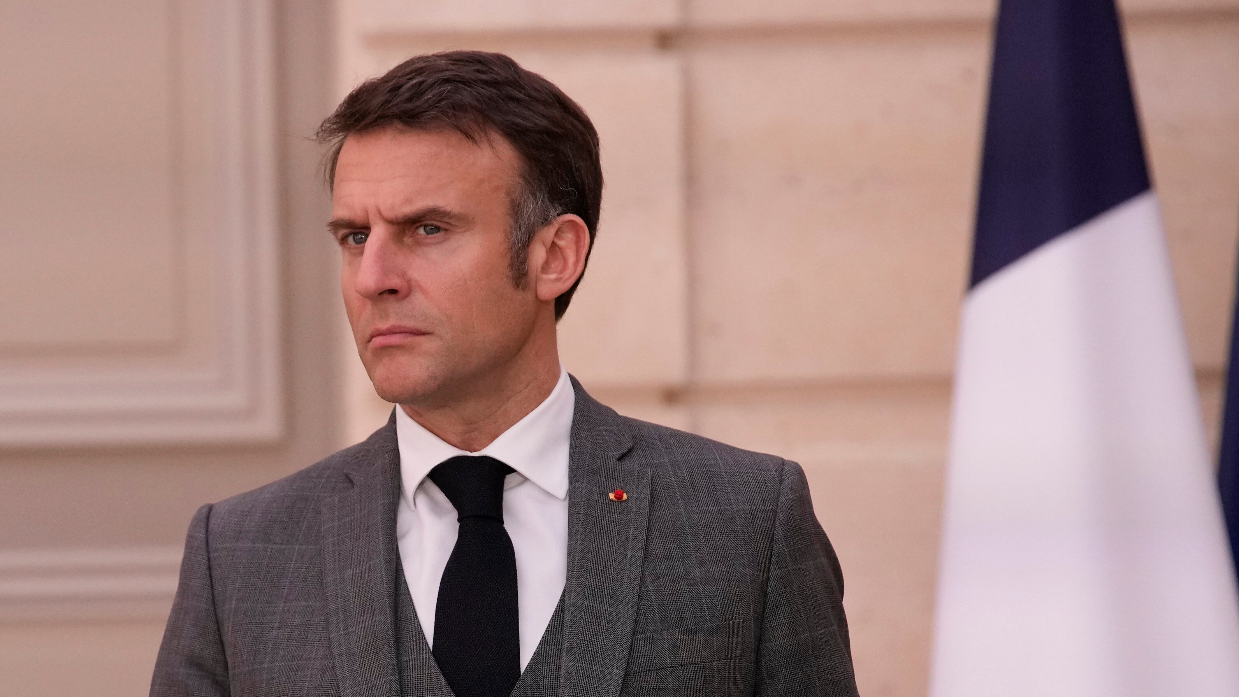 Macron vuole riarmare l'Europa: "L'atomica è imprescindibile"