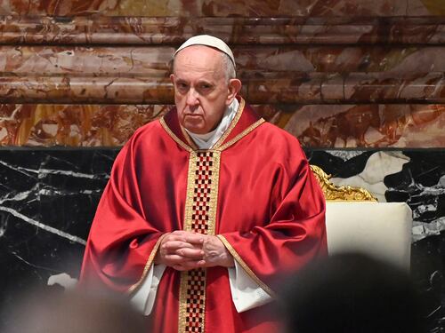 Diverticolite, quali sono i sintomi e come si cura la malattia di Papa Francesco