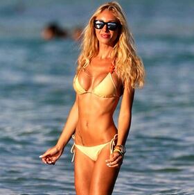 Le sexy vacanze di Laura Cremaschi 1