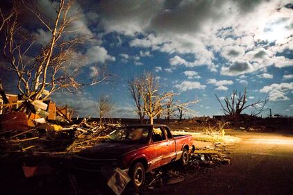 Gli Stati Uniti spazzati via dalla furia dei tornado 9