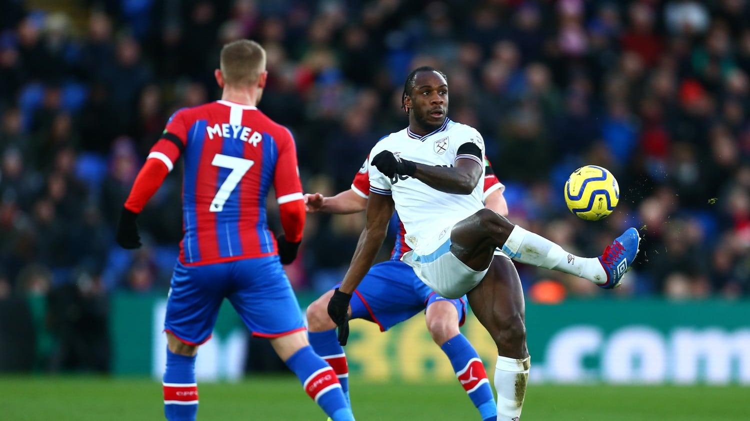 West Ham, Antonio si schianta con la sua Lamborghini nel giorno di Natale