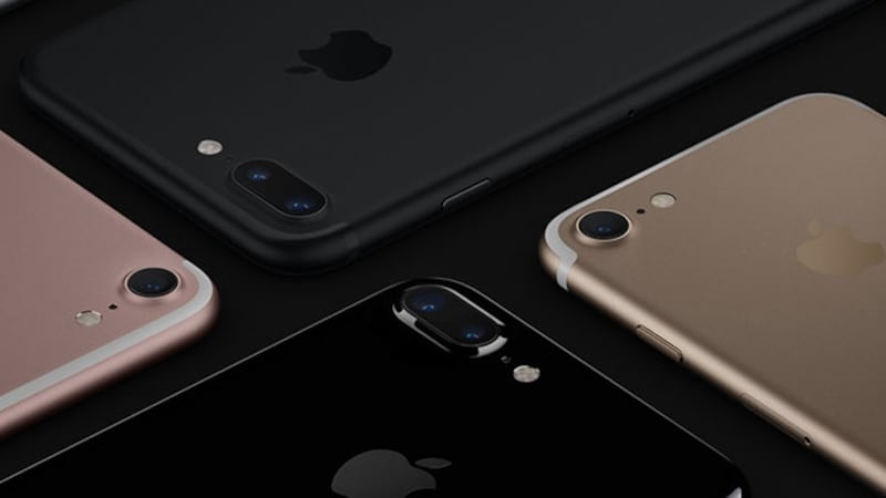 E il M5s vuole pure abolire l'iPhone