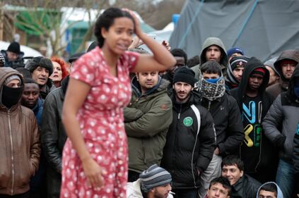 L'Amleto di Shakespeare in scena nella Giungla di Calais 9