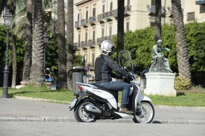 Honda SH Mode, sfida al low budget 13