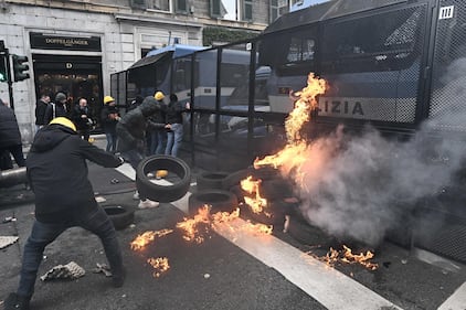 Le tensioni al corteo di Genova 8