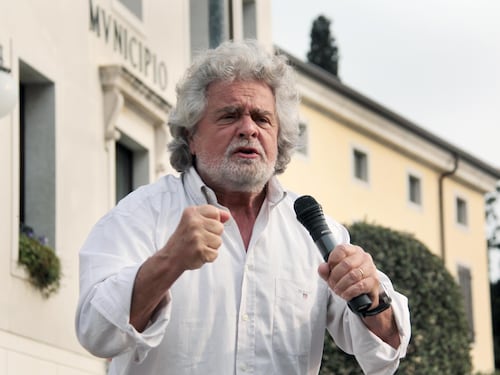 Grillo getta benzina sul fuoco: "In autunno scontro sociale incontrollabile"