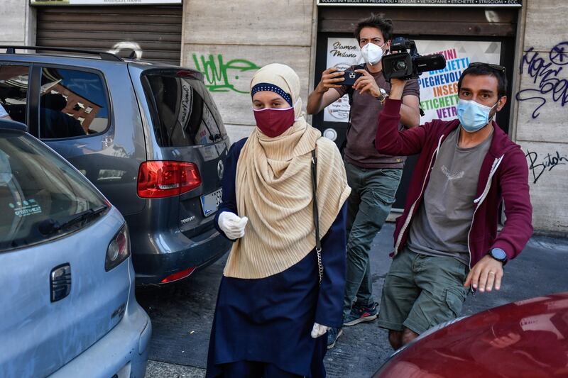 Silvia Romano, prima uscita pubblica dopo la quarantena 3