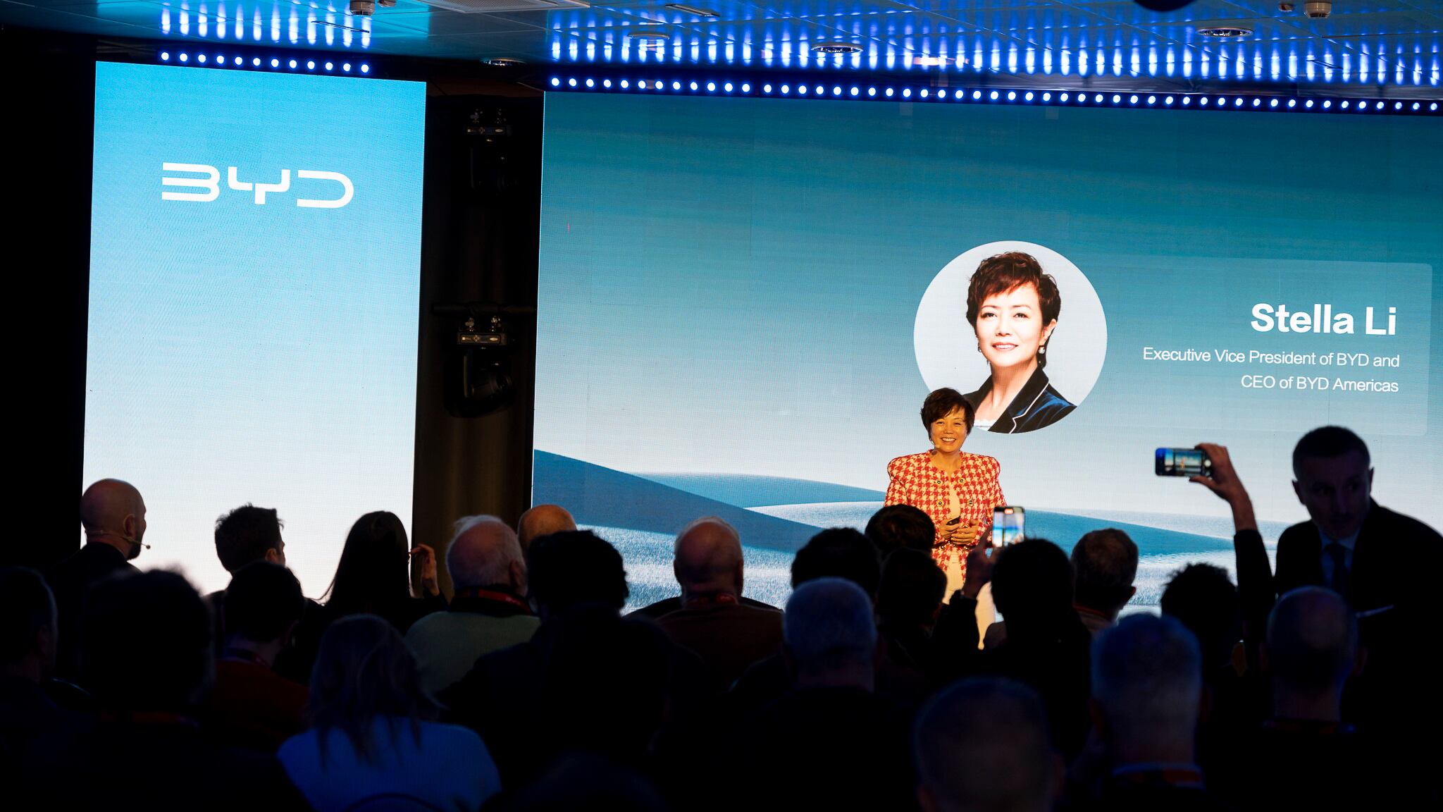 Stella Li di Byd eletta “World Car Person of the Year 2025”