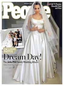 Angelina Jolie in abito da sposa su People