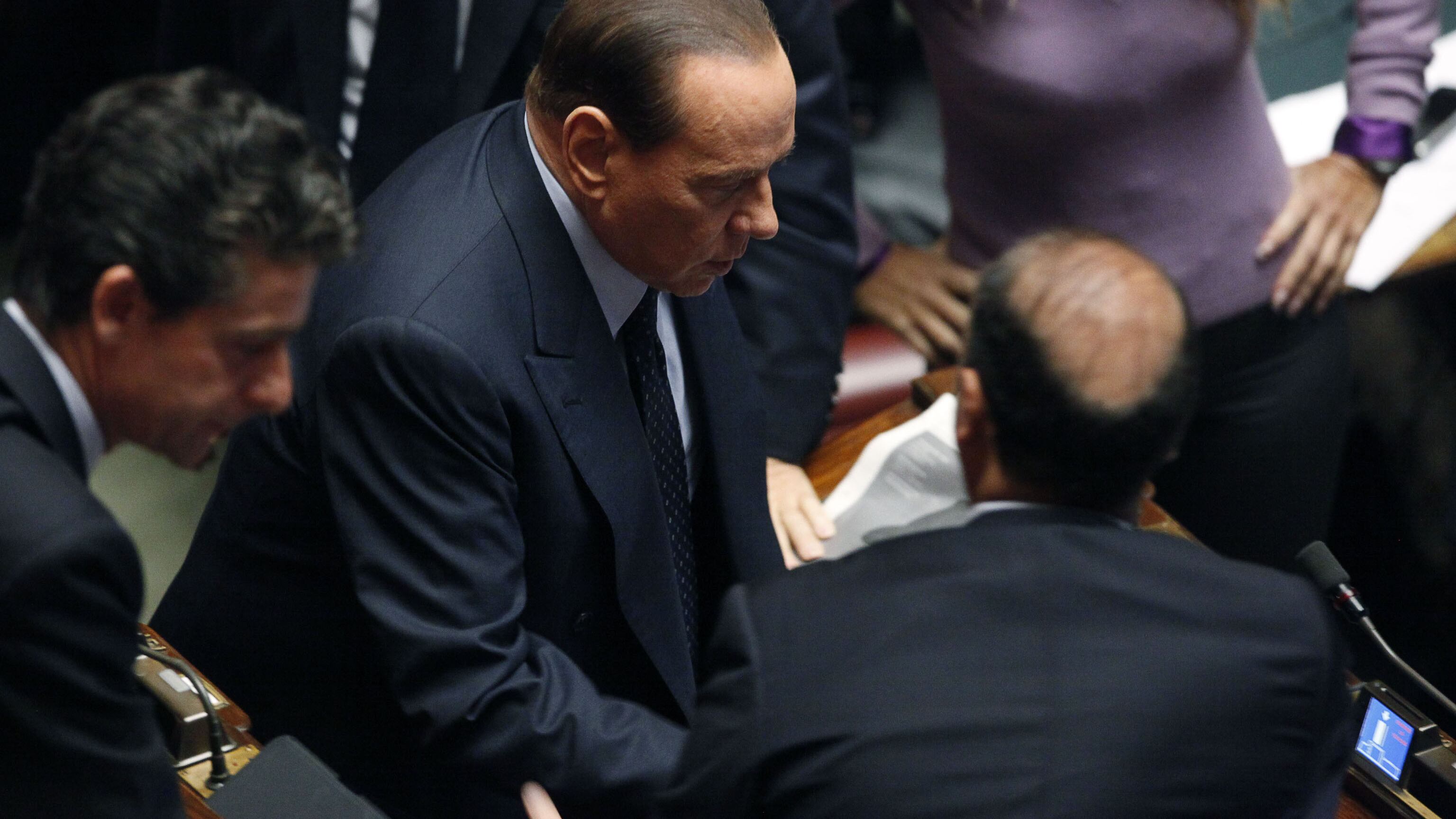 Berlusconi e i sospetti sul Prof: così vuol farci staccare la spina