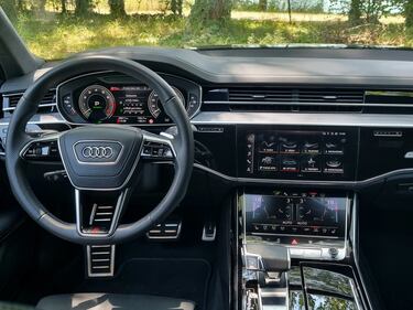 Audi A8 60 TFSI e, guarda la gallery  18