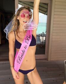 Bar Refaeli e l'addio al nubilato via Instagram 11