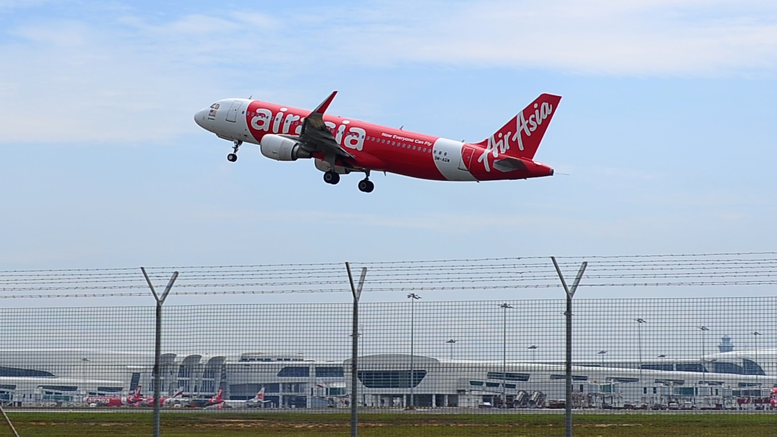 Aereo malese scomparso, recuperati 40 corpi nel Mar di Giava
