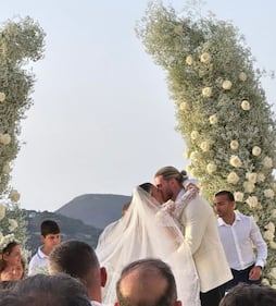 “Quello che ho sempre voluto”. Diletta Leotta e il matrimonio con Loris Karius alle Isole Eolie 17