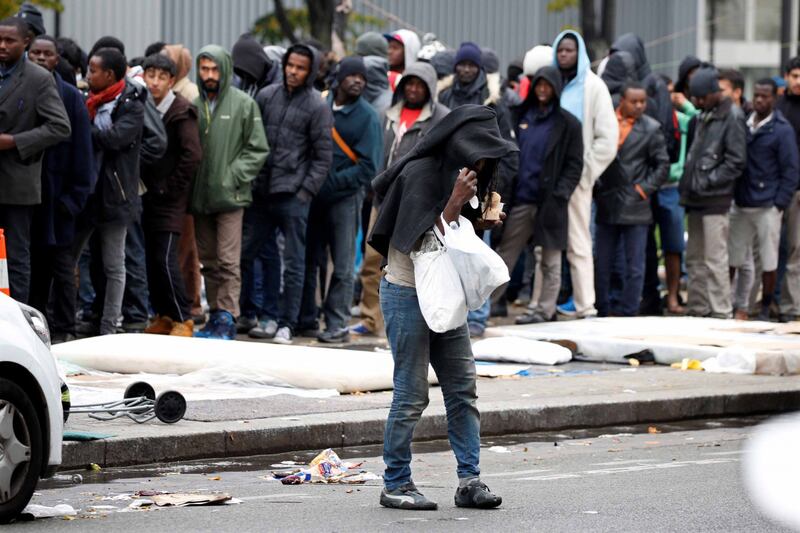 Parigi invasa dai migranti 3